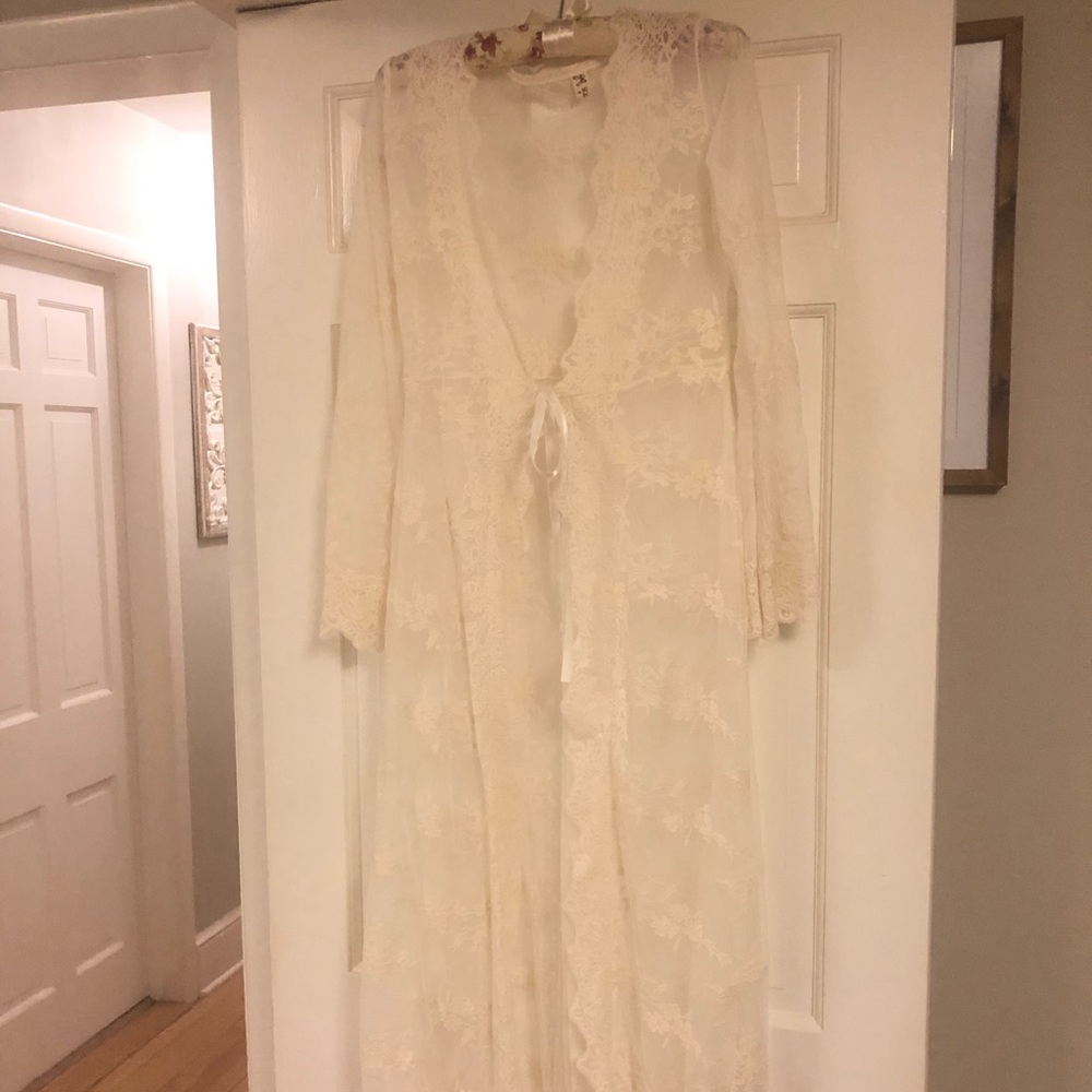 Long sleeve lace embroidered bridal robe lingerie
